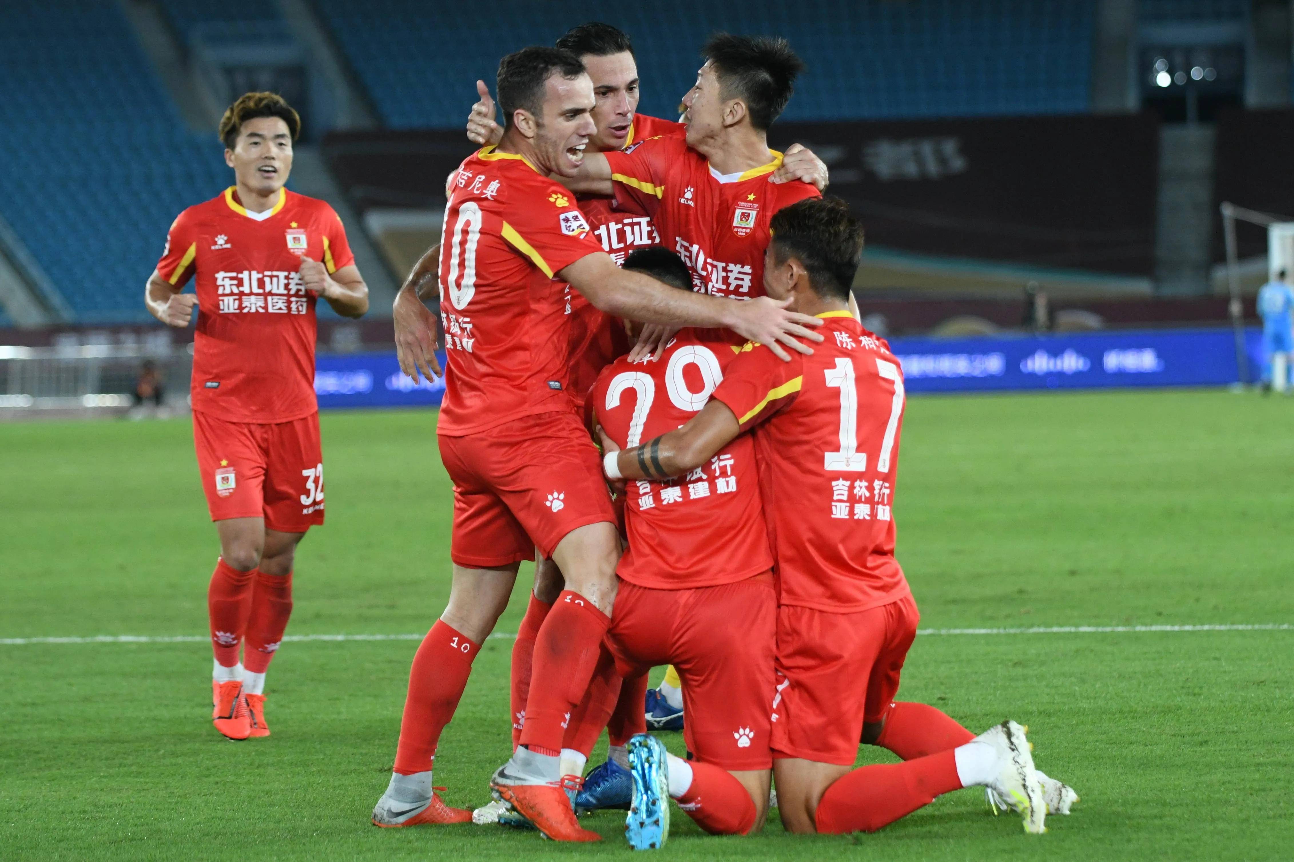 上海东亚战胜长春亚泰，继续保持领先优势的简单介绍