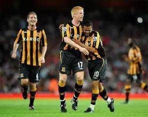 包含伯恩茅斯客场告捷，切尔西遭遇两连败的词条